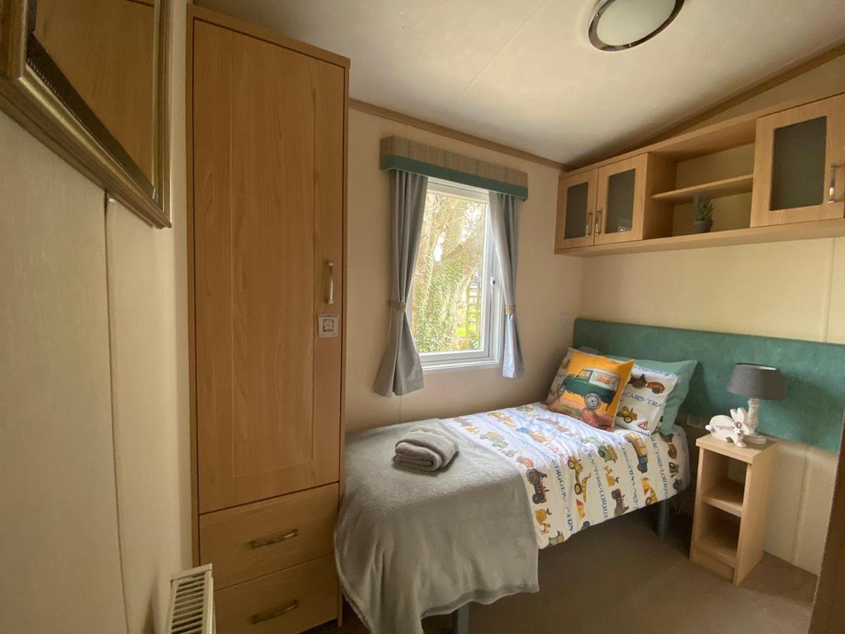 Rew Farm Country And Equestrian Accommodation - Sunset Lodge 梅尔克舍姆 外观 照片